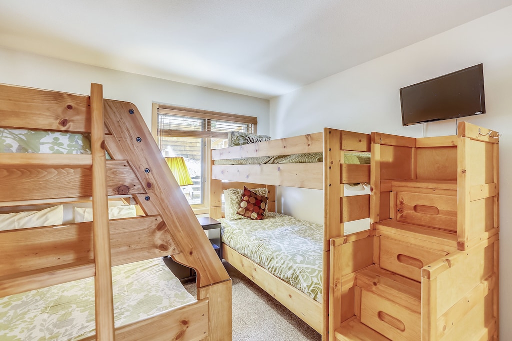 The bunk room features easy-access bunks for increased safety!