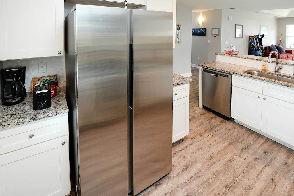 Kitchen | Dishwasher | Extra large Refrigerator