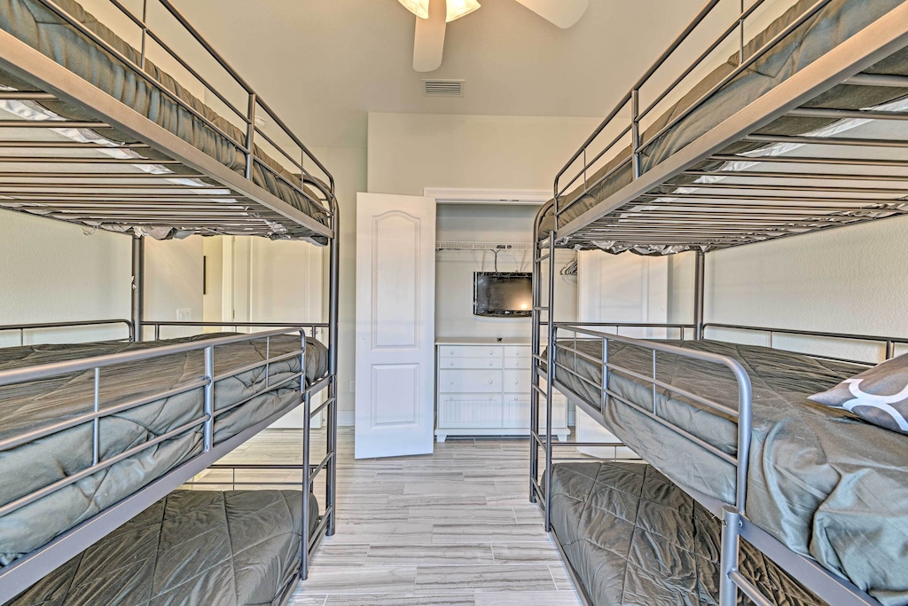 Bedroom 3: Metropolitan High Rise | 3-Tier Twin Bunk Beds