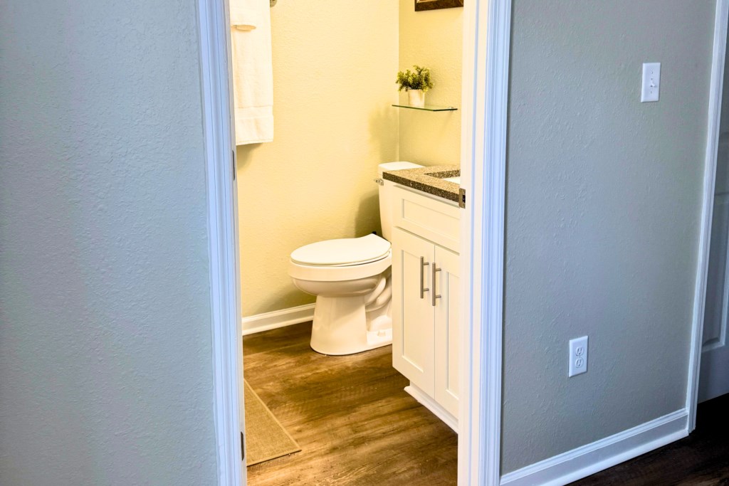 232 Mimosa Stay 2nd Bathroom