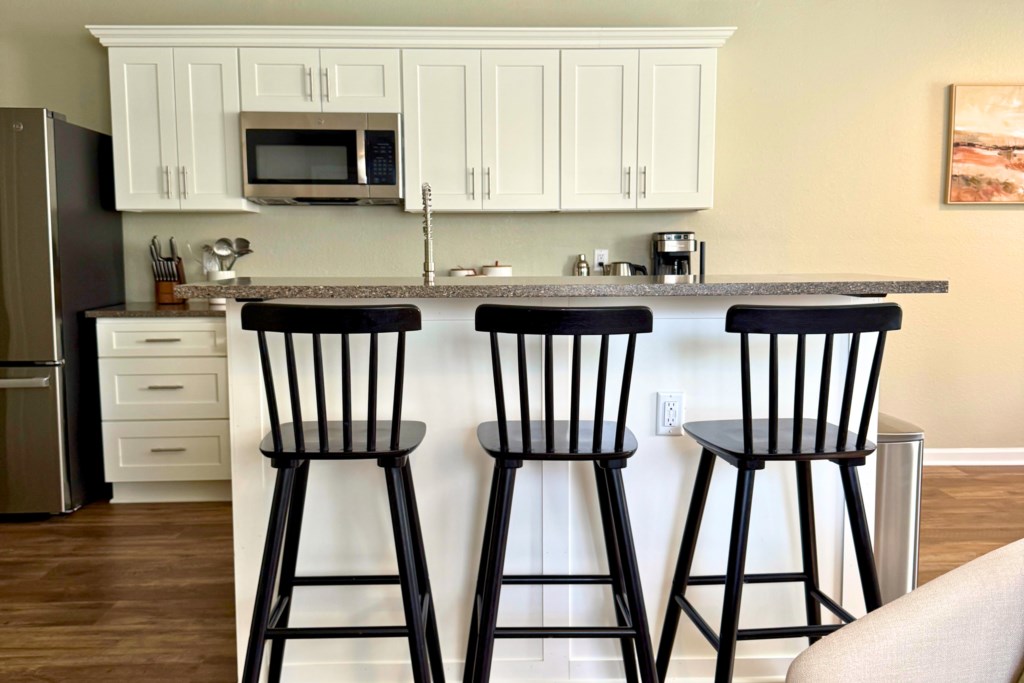 232 Mimosa Stay Kitchen Bar Seating