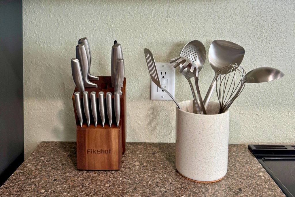 232 Mimosa Kitchen Utensils
