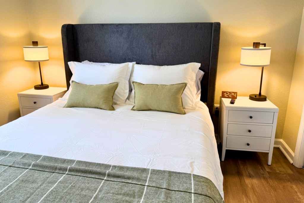 232 Mimosa Stay Queen Bedroom