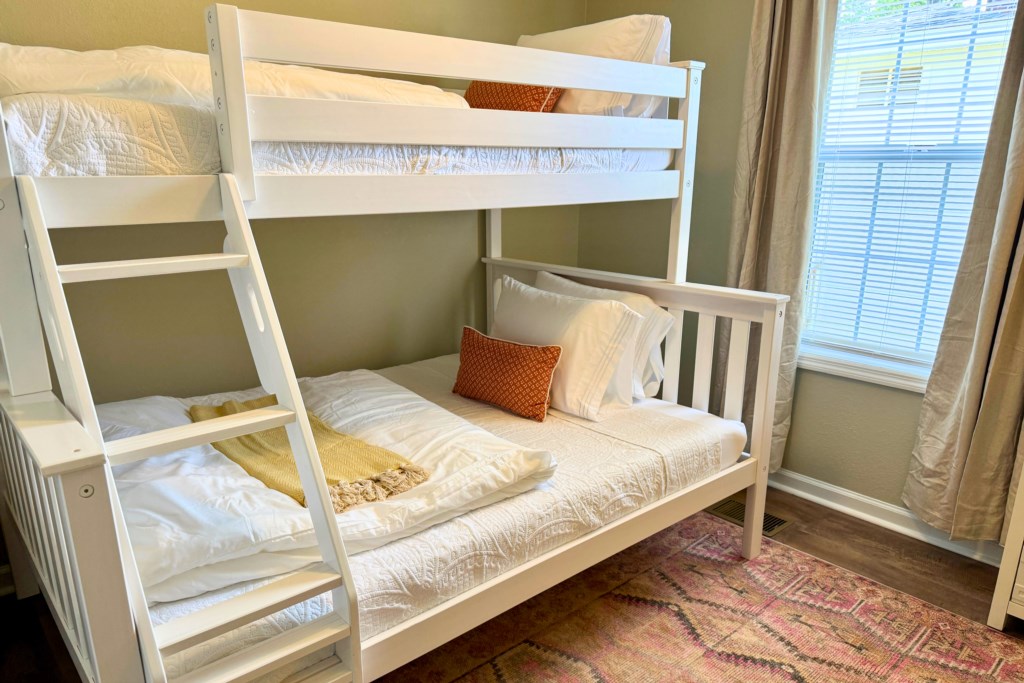 232 Mimosa Stay Twin Bedroom-3