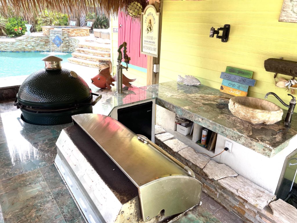 Tiki Bar Outdoor Kitchen Area with Gas Grill