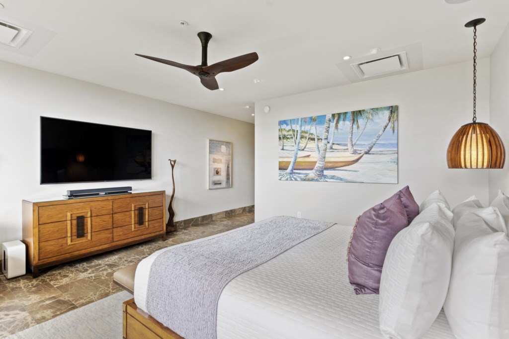 Makai Oceanside Bedroom - king size bed and big screen TV