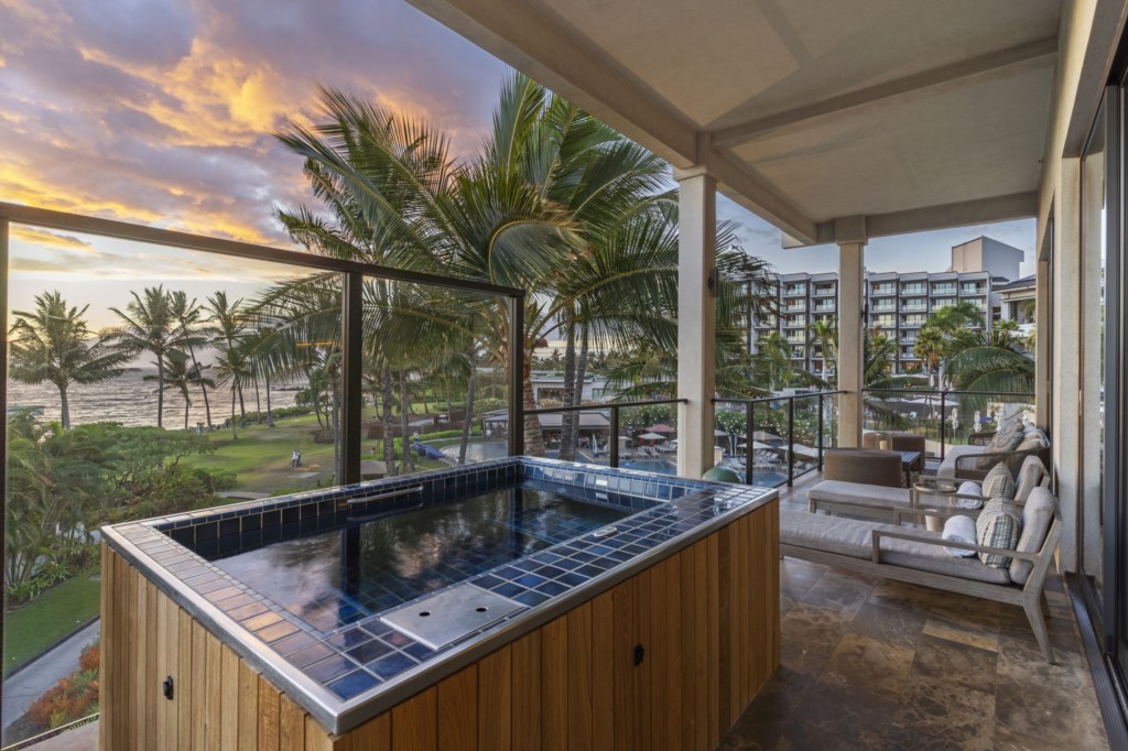 Enjoy your private hot tub in the lanai!  You can enjoy sunset or relaxing under the sun after busy day exploring Maui