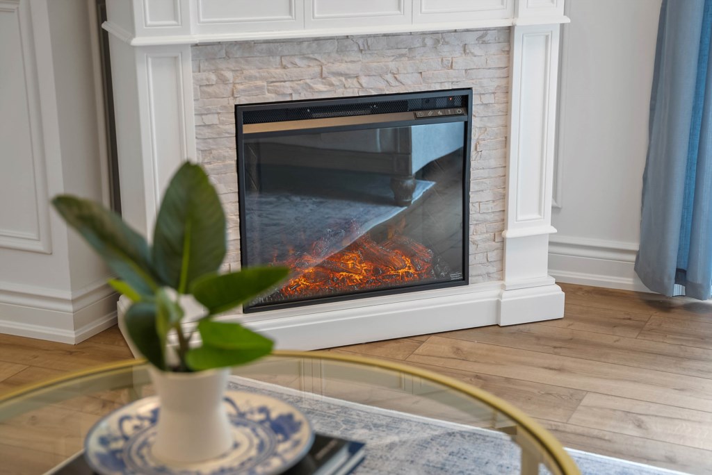 Electric fireplace in living room - La Petite Maison, Old Town Niagara-on-the-Lake
