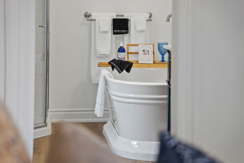 Relax in the deep soaker tub - La Petite Maison, Old Town Niagara-on-the-Lake