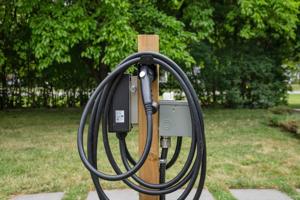 Charge your electric vehicle while relaxing at La Petite Maison, Old Town Niagara-on-the-Lake