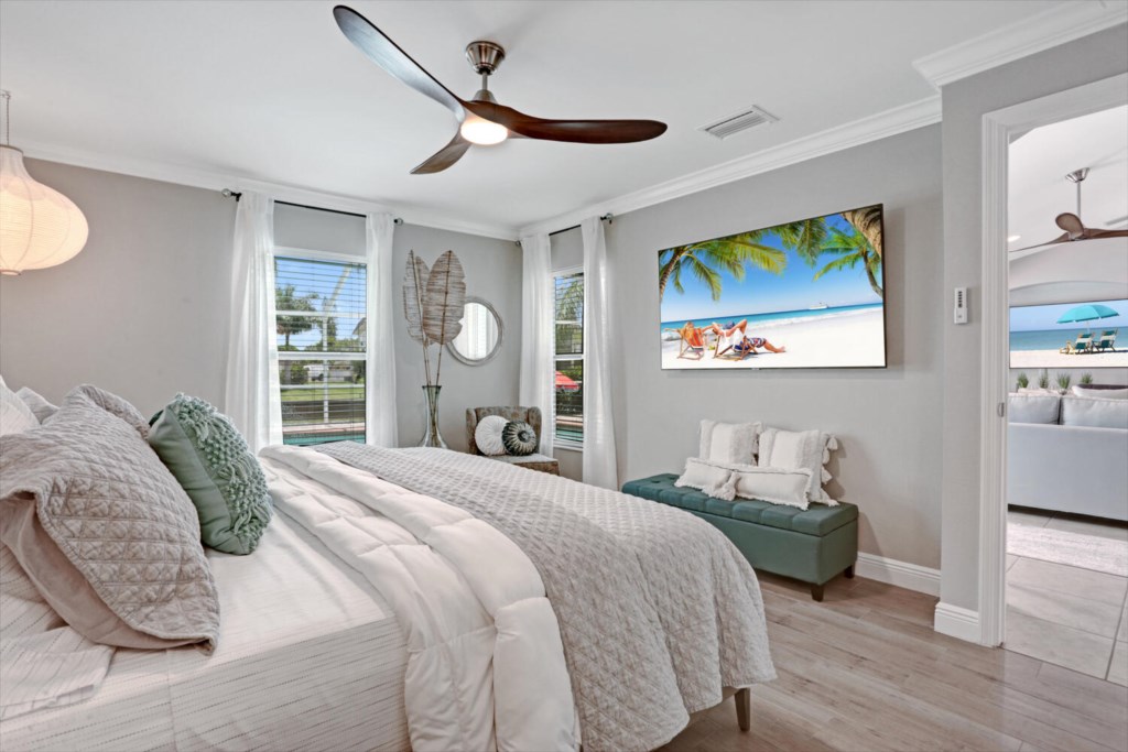 Master bedroom oasis with en-suite, king bed, tv, and views of the water