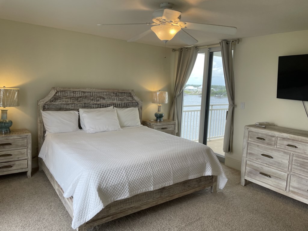 Updated bedrooms with beautiful views. 