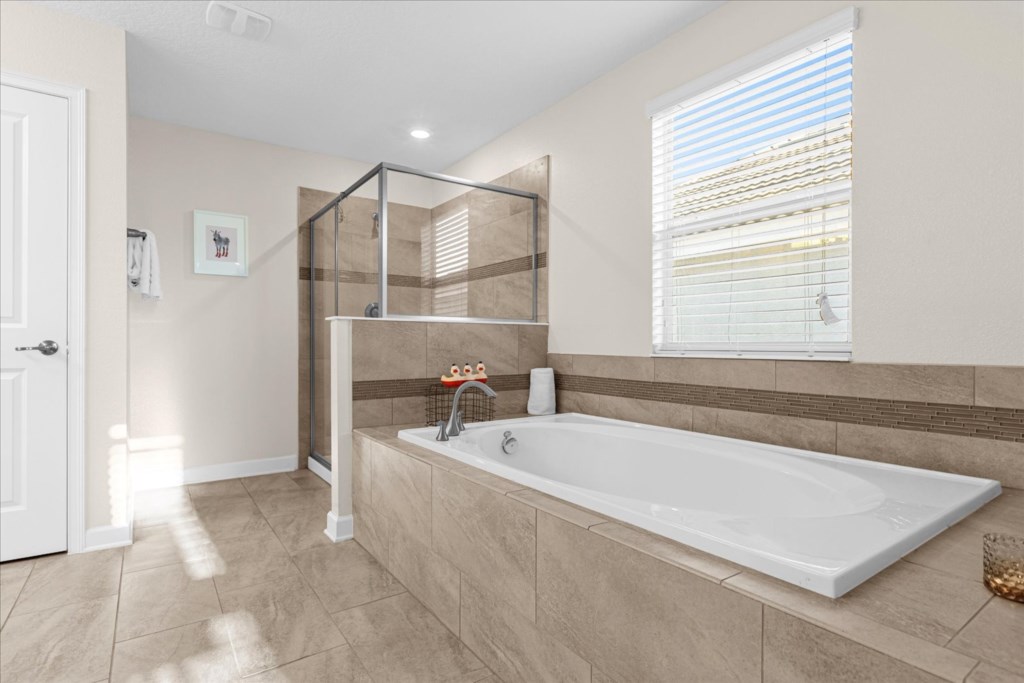 Large Master Ensuite with large tub and shower