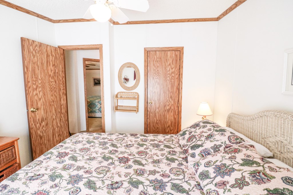 Queen guest room