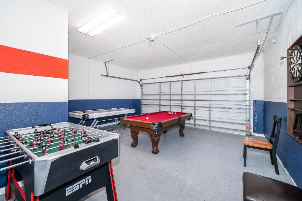 Garage/ Games Room