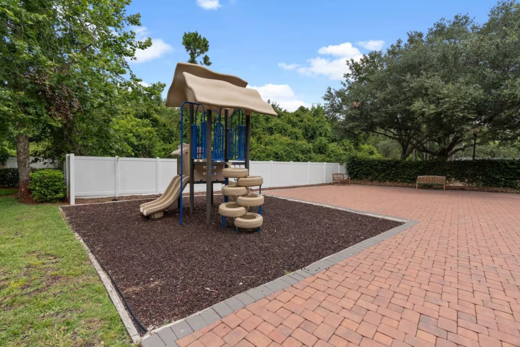 3 bedroom vacation townhouse at Lucaya Village - Image 39