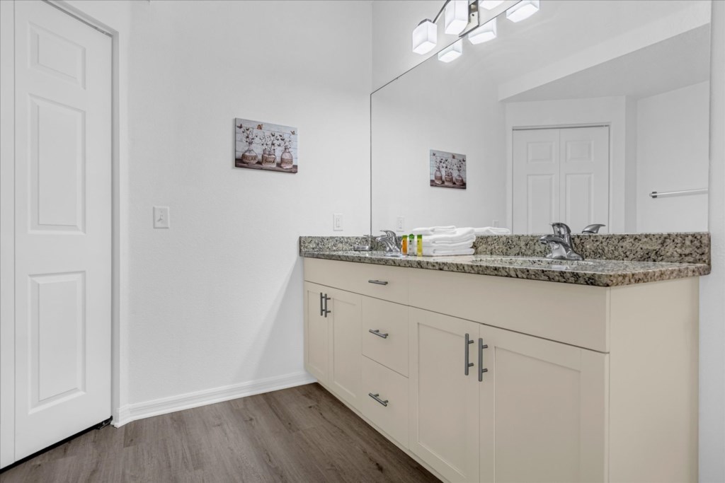 3 bedroom vacation townhouse at Lucaya Village - Image 15