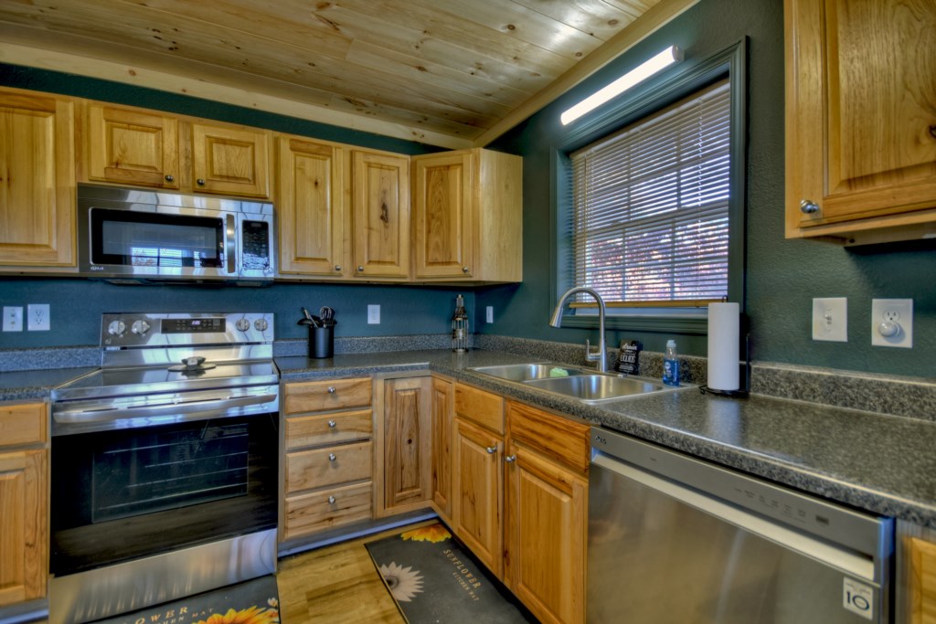 Bear To Believe comes with a fully stocked kitchen perfect for dinner with the family. 
