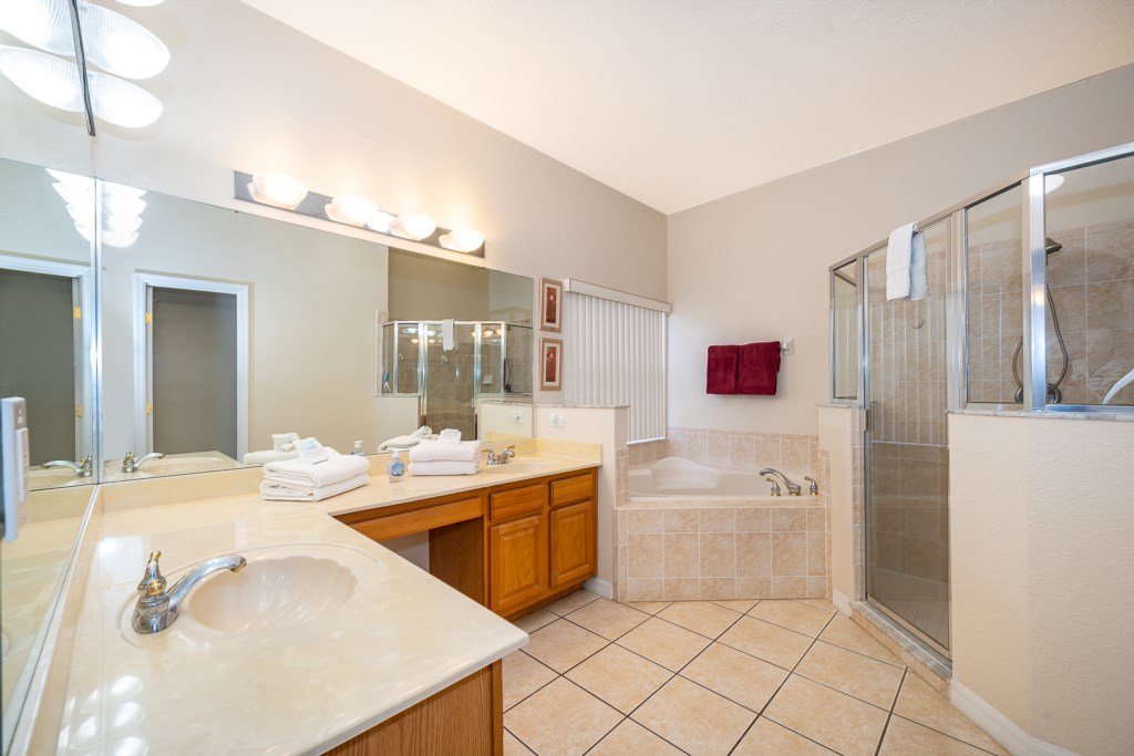 En-Suite Master Bathroom