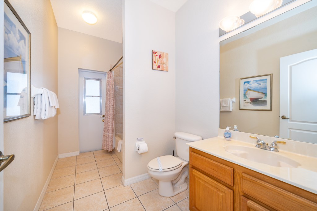 Share Bathroom with Pool Access
