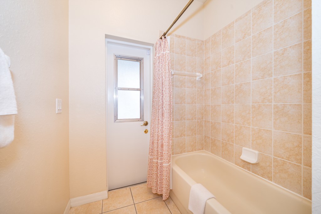 Share Bathroom with Pool Access