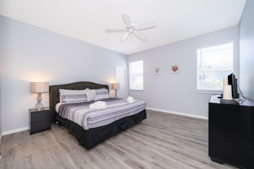 Master Bathroom (King Bed)