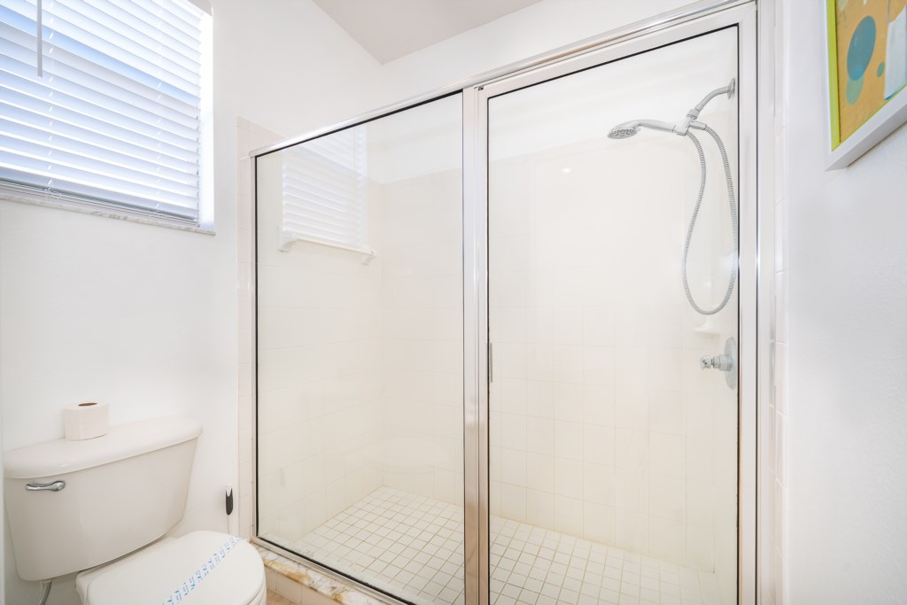 Master En-suite Bathroom