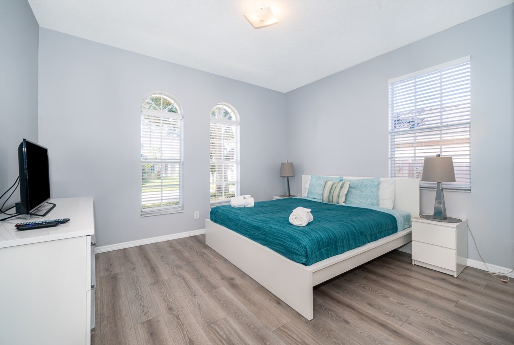 2nd Bedroom Downstairs (King Bed) Direct Access to 2 Bathroom