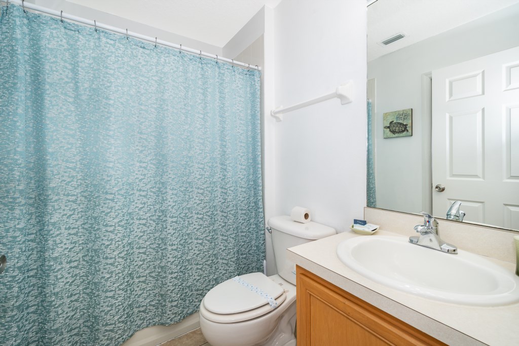 4th Bathroom share by Bedroom 4 & 5