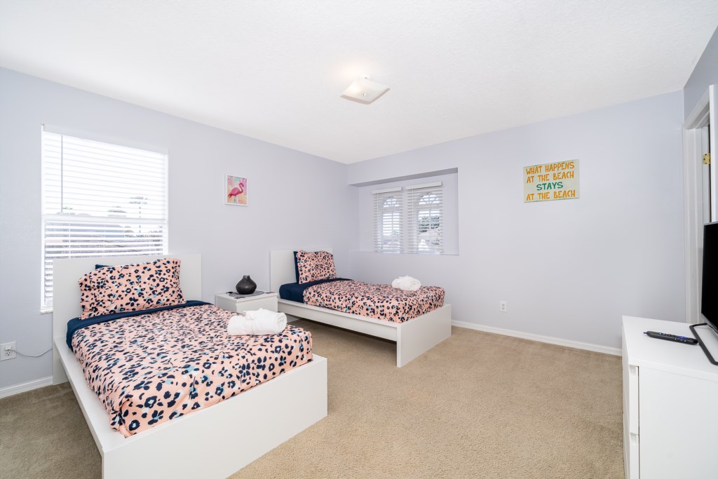 5th Bedroom (2 Twins) Direct Access to Bathroom 4