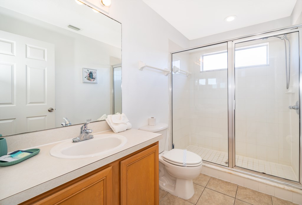 3rd Bathroom En-suite with 3rd Bedroom