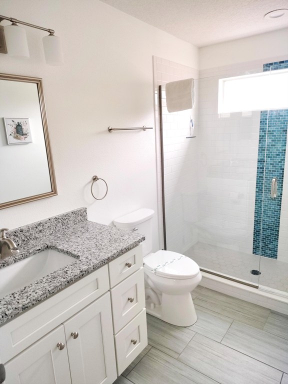En-suite Bathroom Queen Upstairs