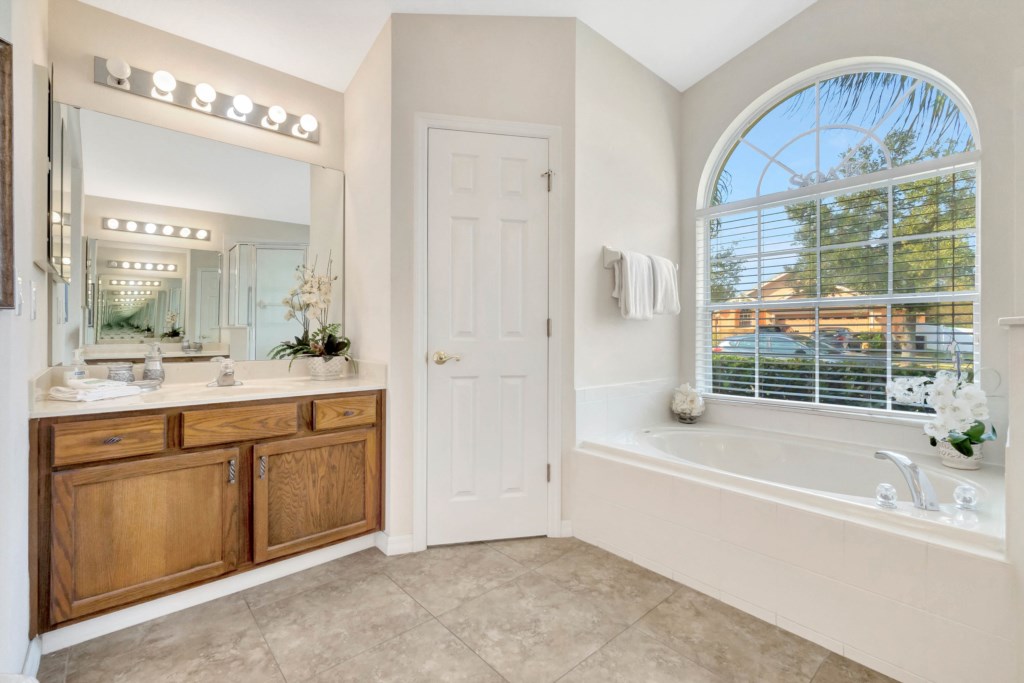 Master Bathroom (In-Suite)