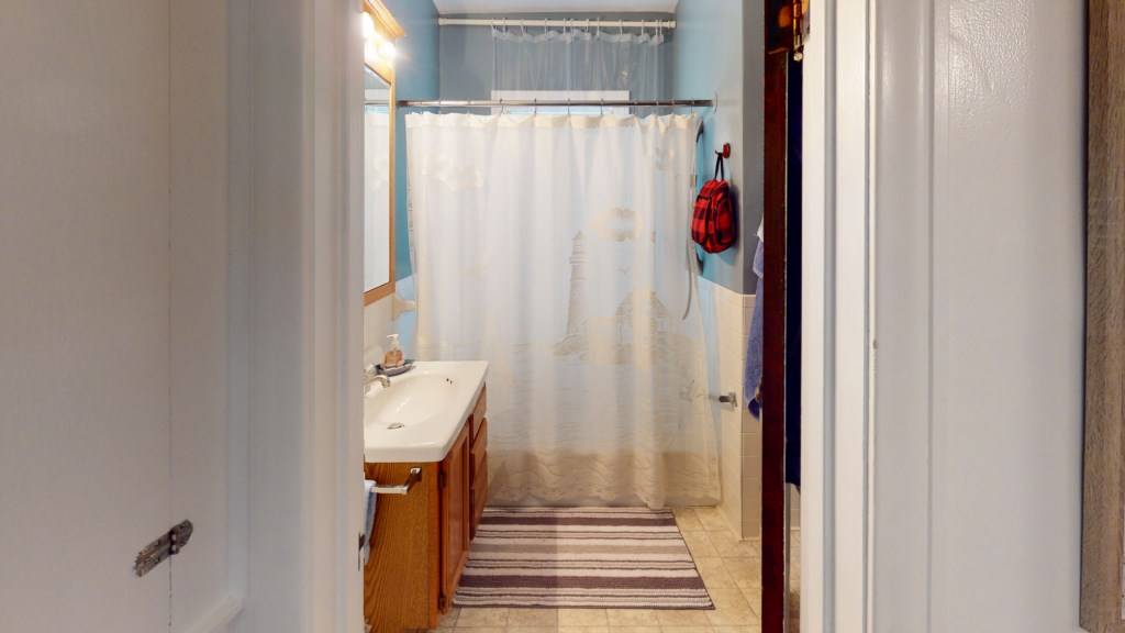 524-W3rd-Bathroom