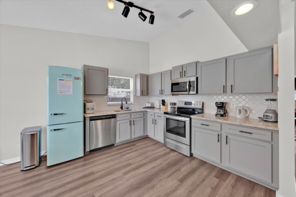 03-20250804.1133WhitewoodWay_04