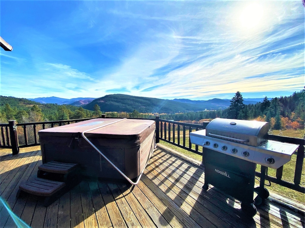 Large Balcony Deck with Gas Grill and Private Hot Tub
