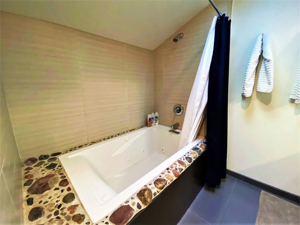 Private Master Bath with Jetted Soaking Tub
