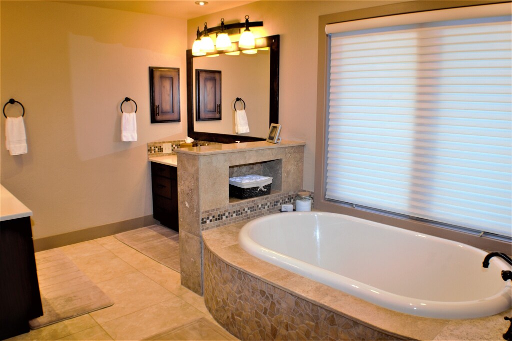 En Suite Master Bath with Large Soaking Tub and Dual Vanity