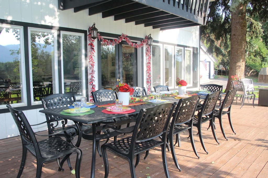Outdoor Seating on Front Deck