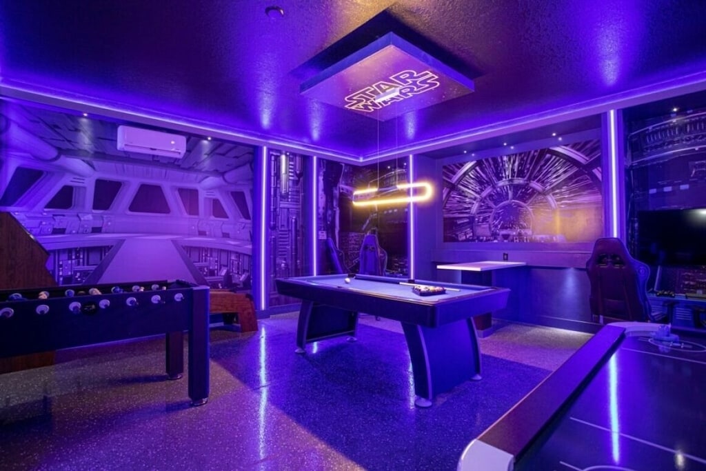 Luxury Home with Priv Pool and Game Room (SA8959)