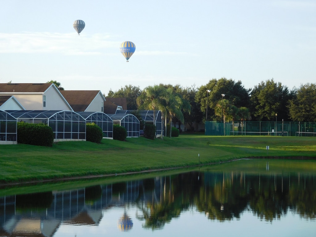 Early morning balloons over Hampton Lakes