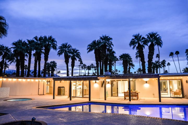 Your own Private Desert Oasis awaits!