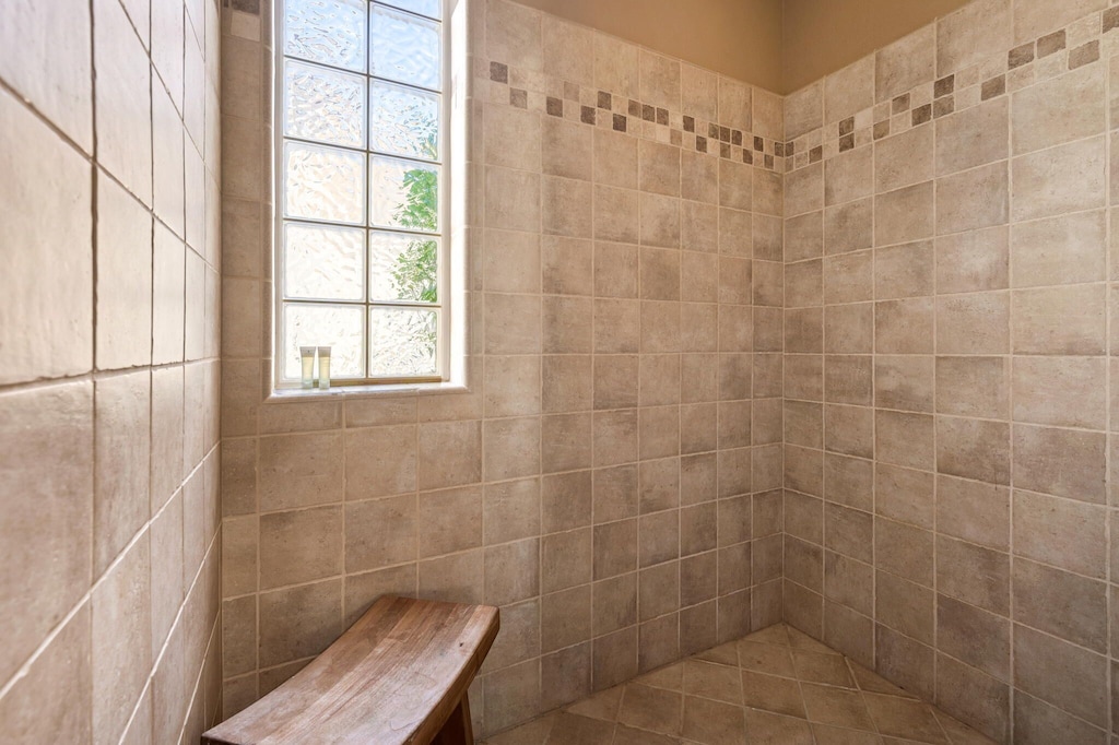 Stunning shower with bench seat!
