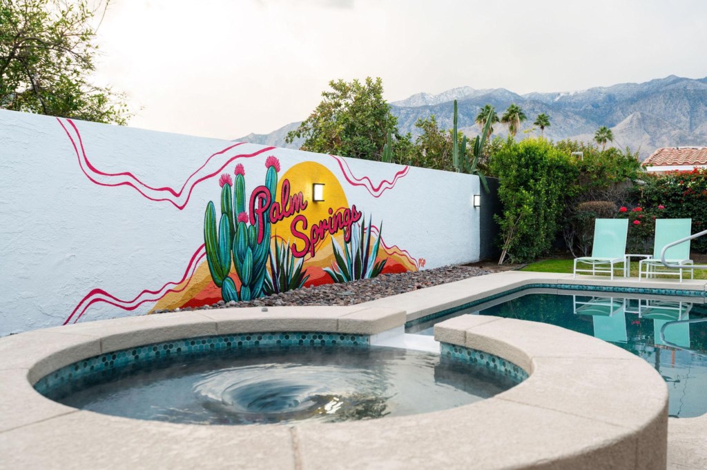 Come enjoy the charm of Palm Springs!