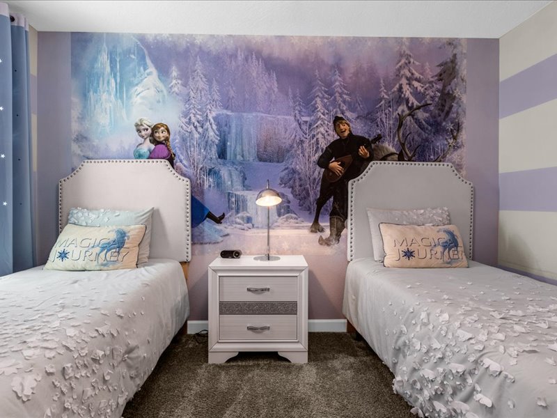 Bedroom 7 Twins Frozen Themed