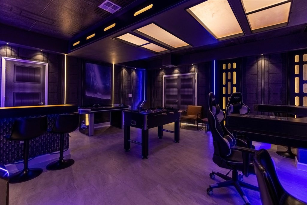 9 bedroom vacation house at Storey Lake - Image 1