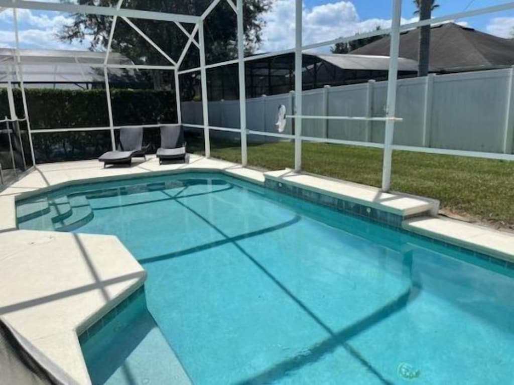 Pool & Lounge Chairs