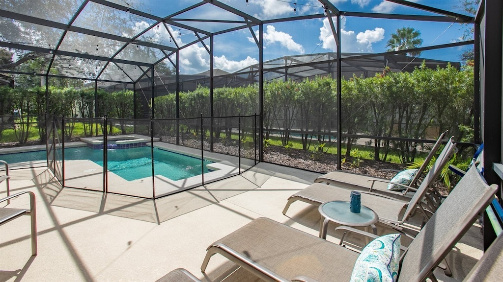 Pool & Lounge Area