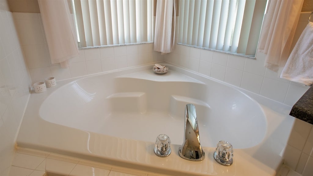 Garden tub in master bath