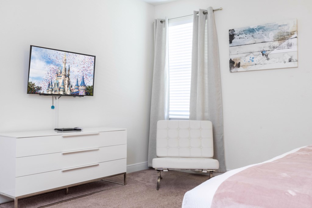 2nd floor master suite w/ king size bed and TV